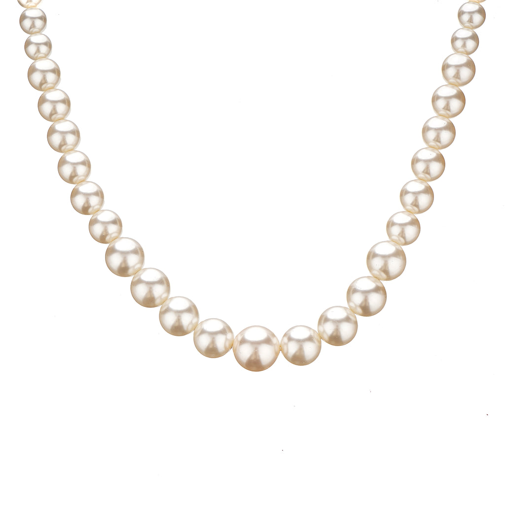 18-inch graduated white shell pearl necklace showing the transition from 8mm to 16mm pearls