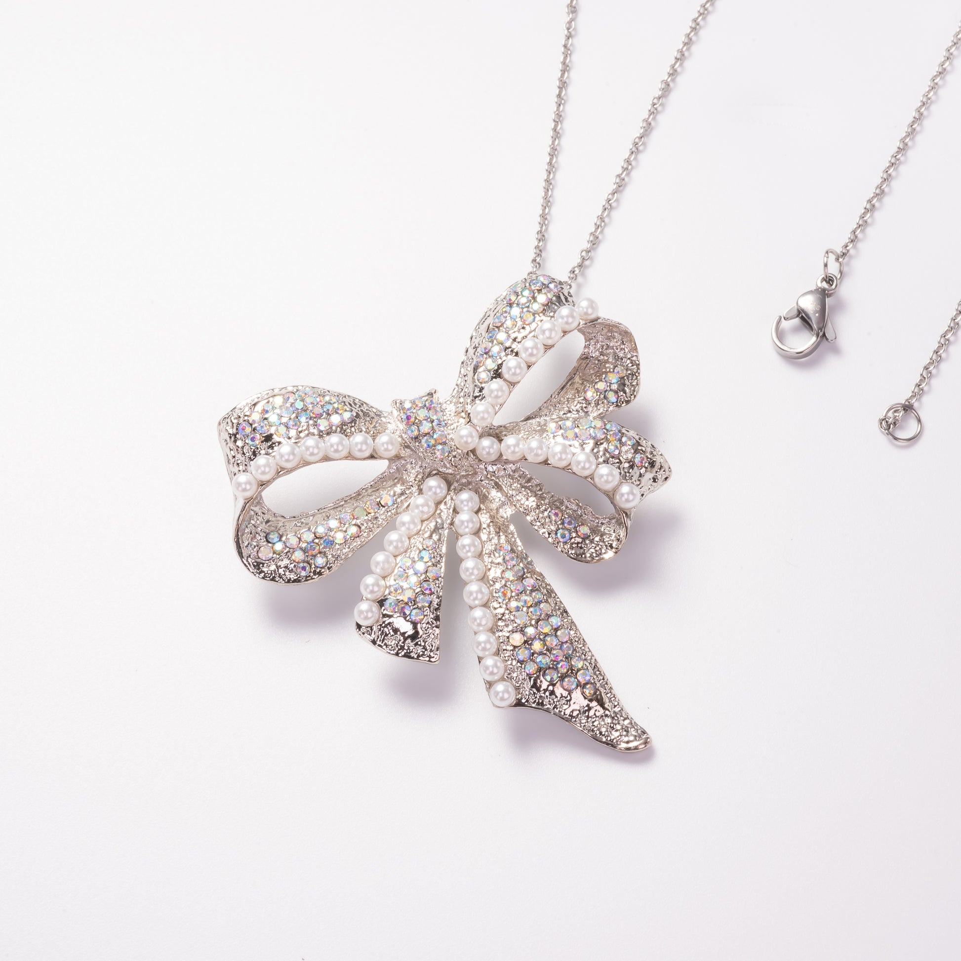 2-in-1 bow brooch and pendant necklace with pearl and crystals.