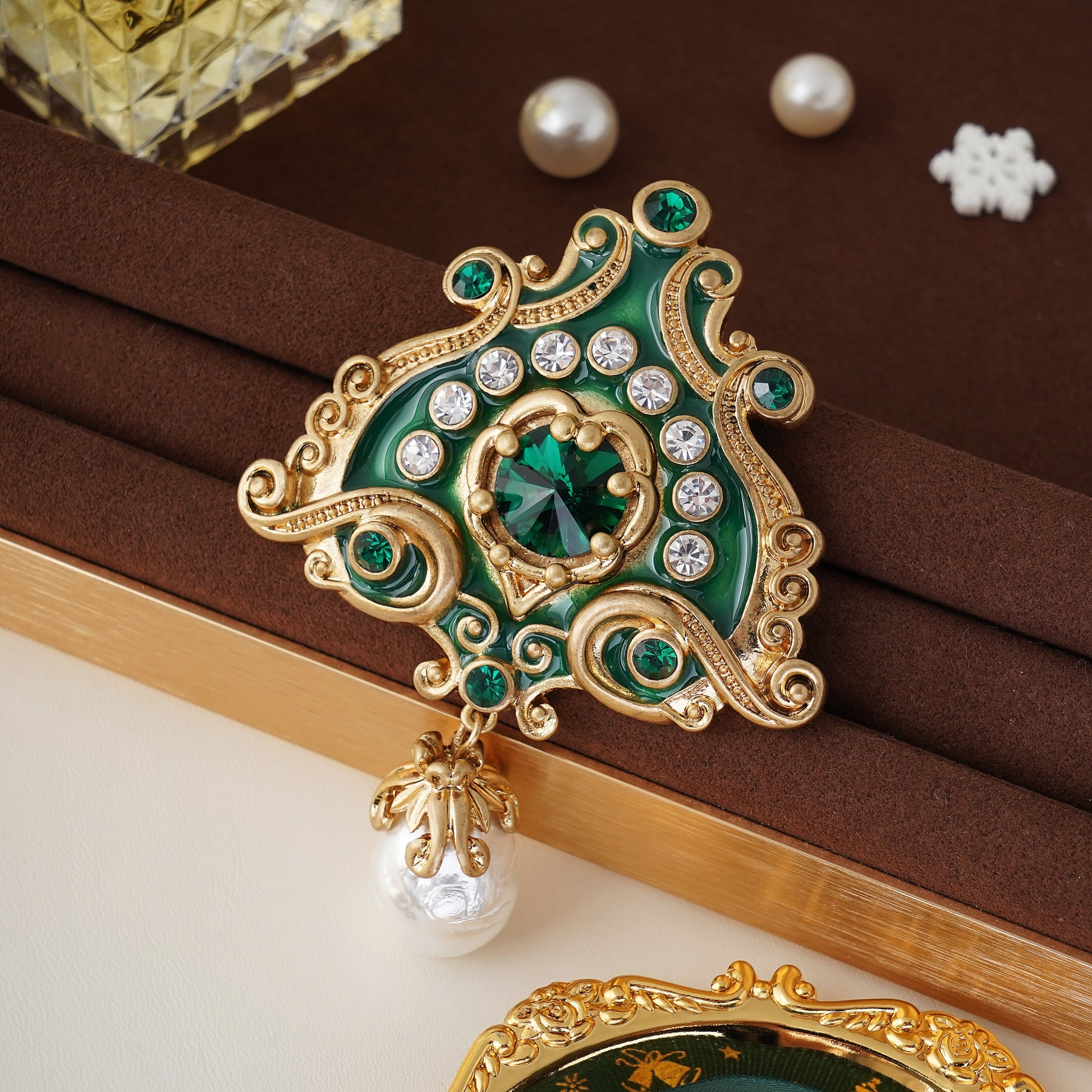 Art Nouveau inspired Brooch with Simulated Diamond and Pearl in Yellow Gold over Brass- Stars and Vogue