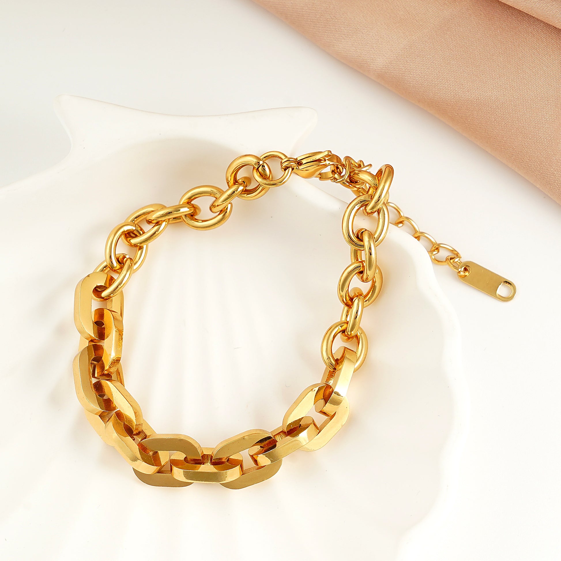 Flat Paper Clip Bracelet in Stainless Steel with IP Yellow Gold Plating 7"+2"- Stars and Vogue