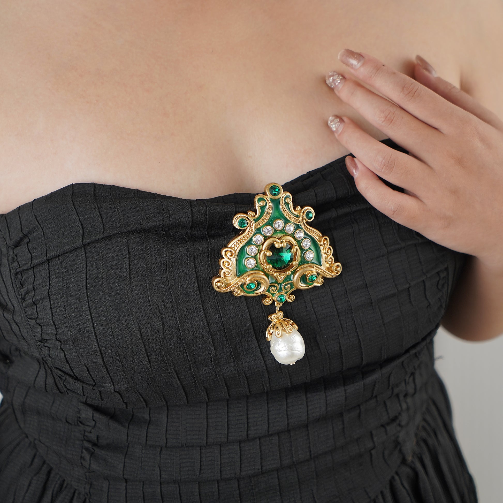 Art Nouveau inspired Brooch with Simulated Diamond and Pearl in Yellow Gold over Brass- Stars and Vogue