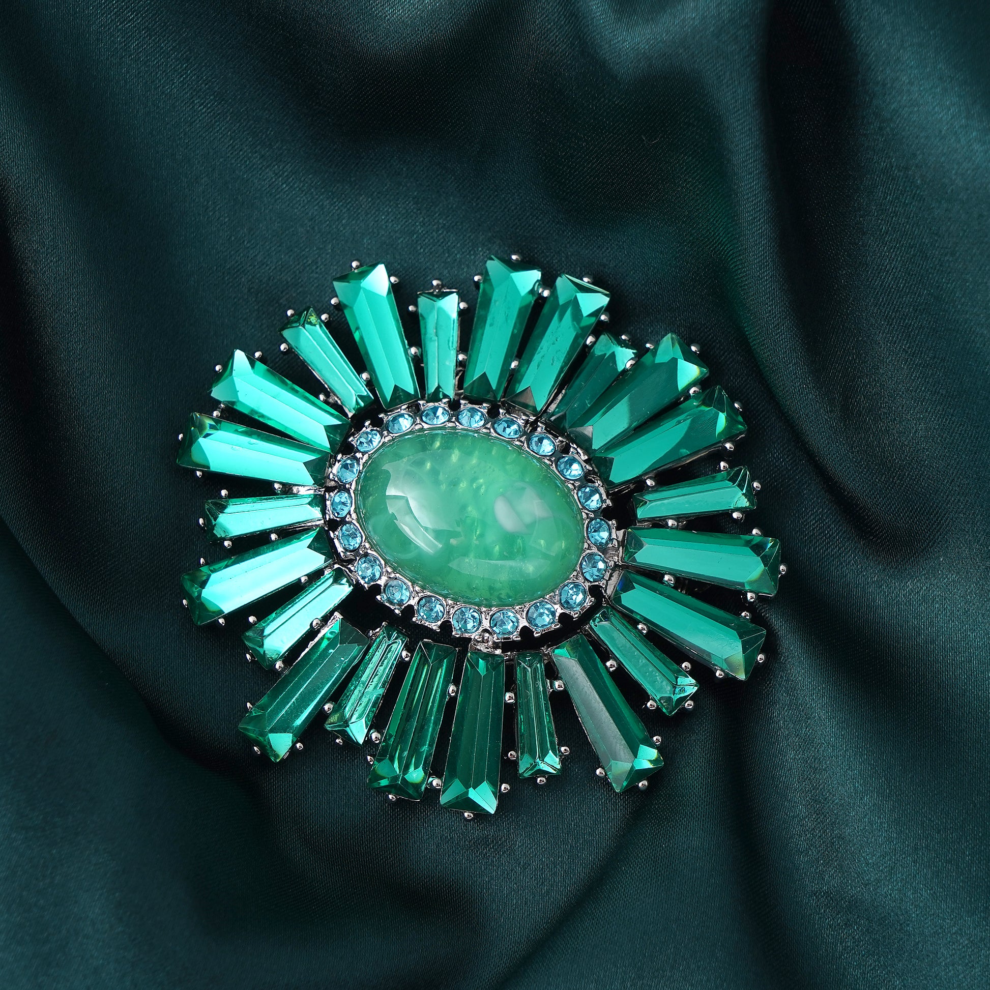 Victorian Era Inspired Floral Brooch Pin Jewelry in Brass- Stars and Vogue