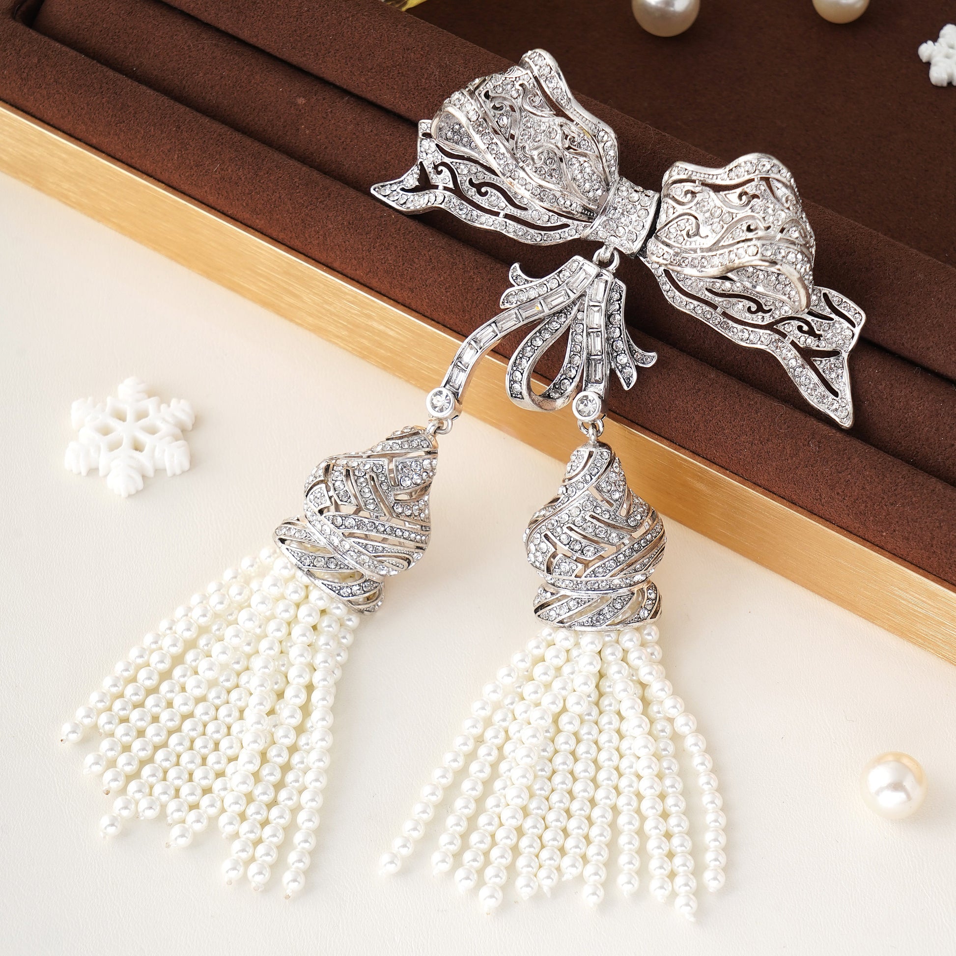Vintage Inspired Empress Brooch Pin Jewelry with Crystal and Pearl in Brass- Stars and Vogue