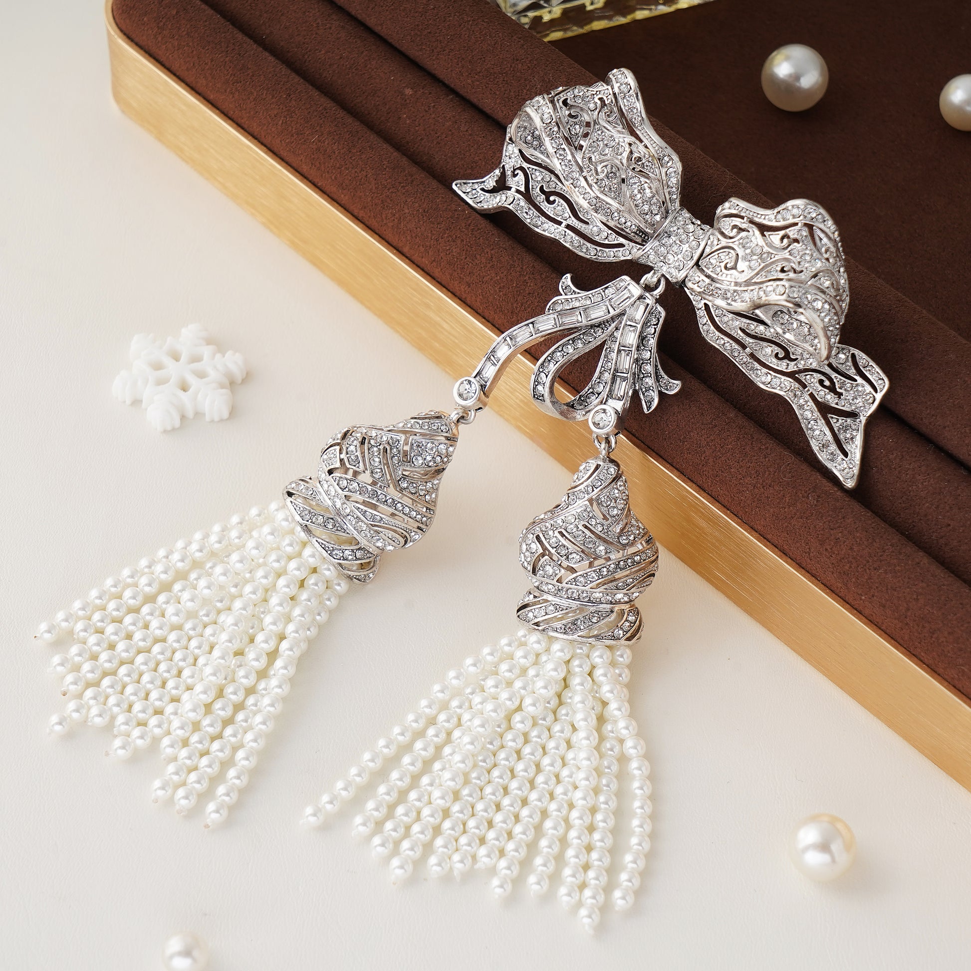 Vintage Inspired Empress Brooch Pin Jewelry with Crystal and Pearl in Brass- Stars and Vogue