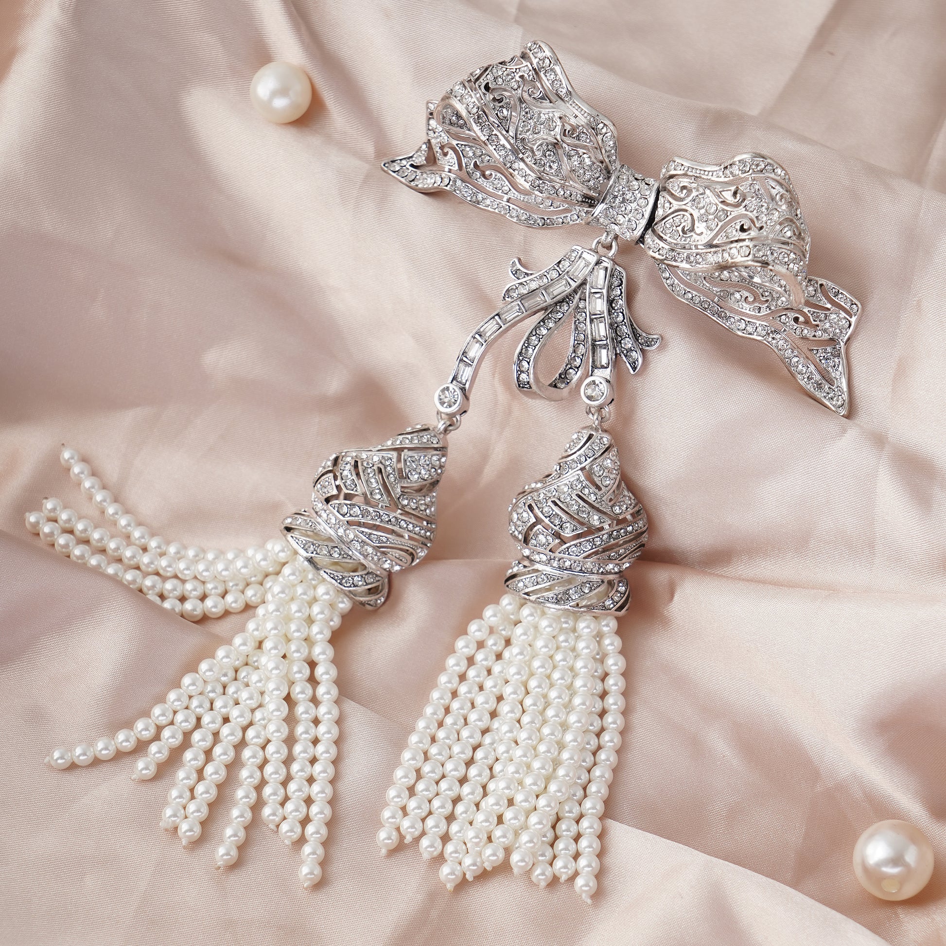 Vintage Inspired Empress Brooch Pin Jewelry with Crystal and Pearl in Brass- Stars and Vogue