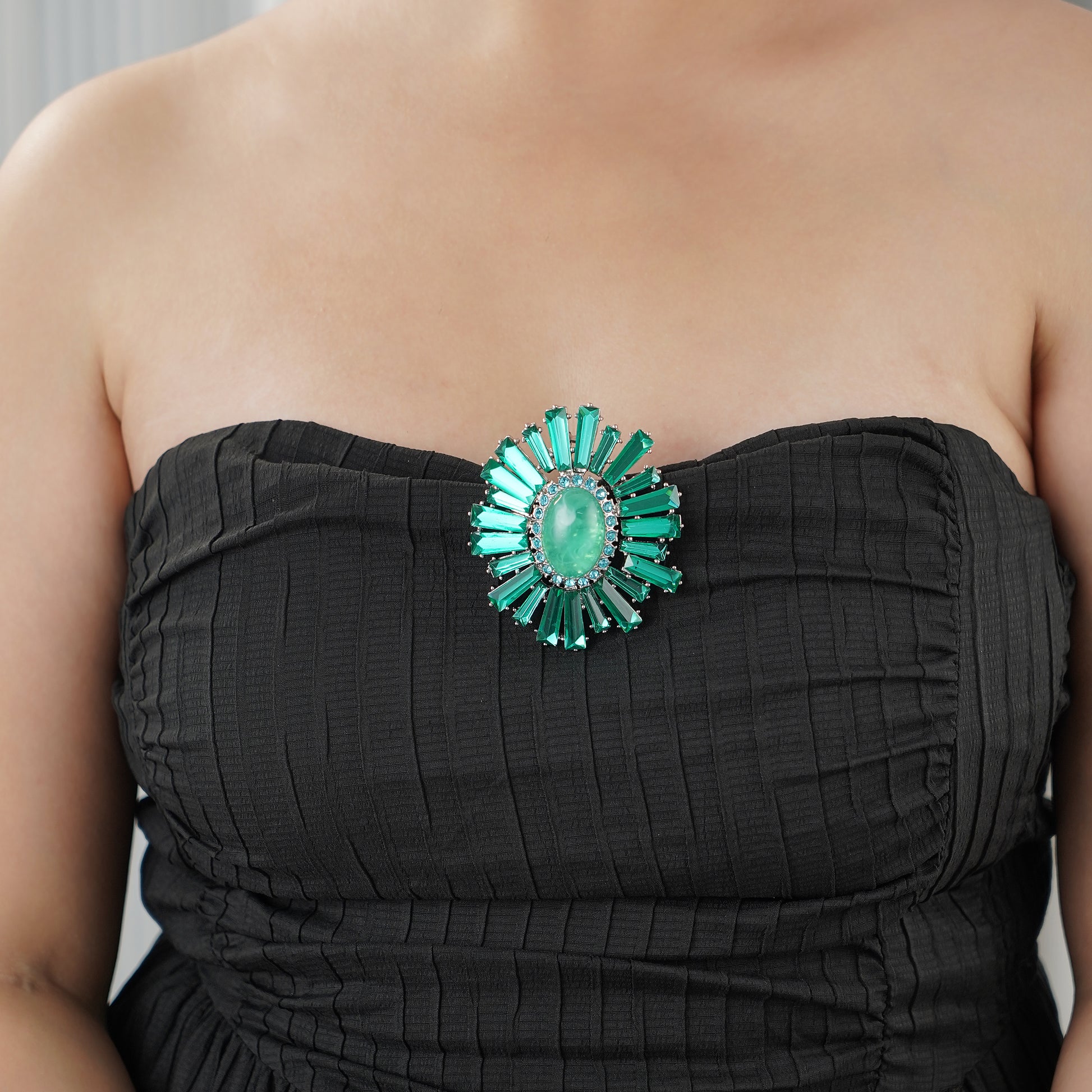 Victorian Era Inspired Floral Brooch Pin Jewelry in Brass- Stars and Vogue