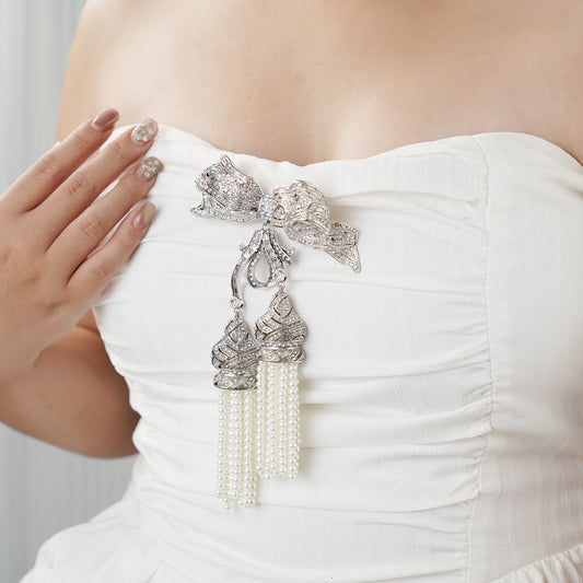 Vintage Inspired Empress Brooch Pin Jewelry with Crystal and Pearl in Brass- Stars and Vogue