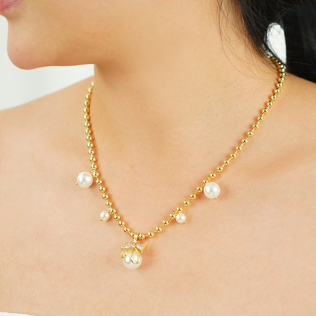 Bow Necklace with Pearls - Gold Plated