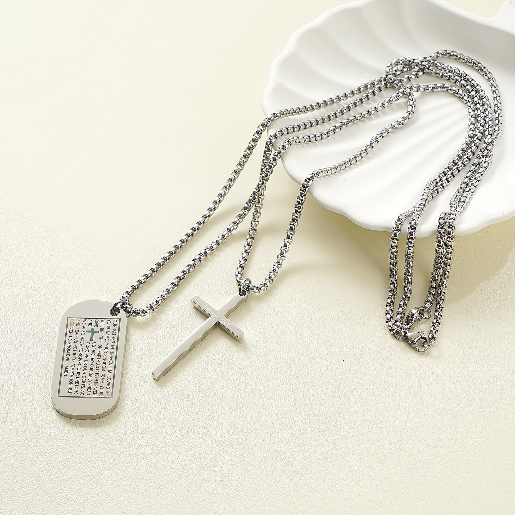 High-quality 316L stainless steel chain clasp and pendant loop detail.