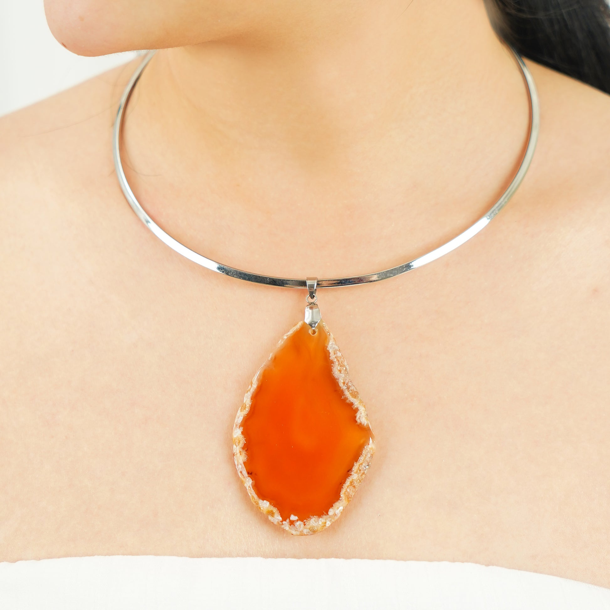 Red Slice Agate Pendant Necklace Jewelry with Surgical Steel Collar Neck Wire