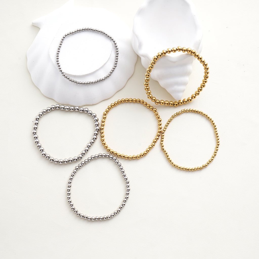 Set of silver and gold bracelets 
