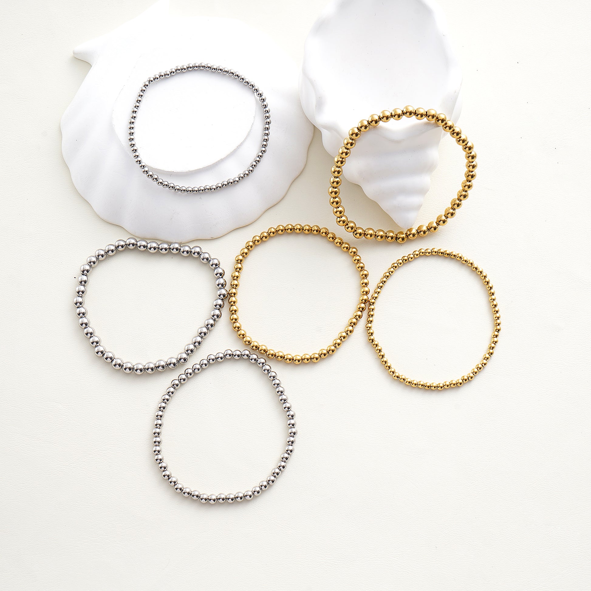 Set of silver and gold bracelets 