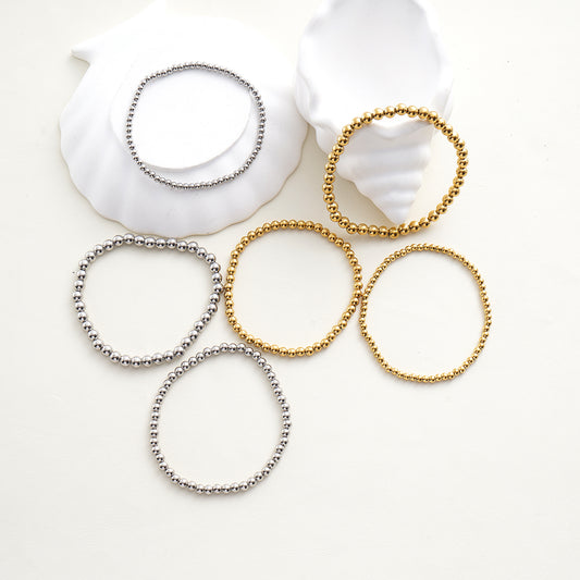 Set of silver and gold bracelets 