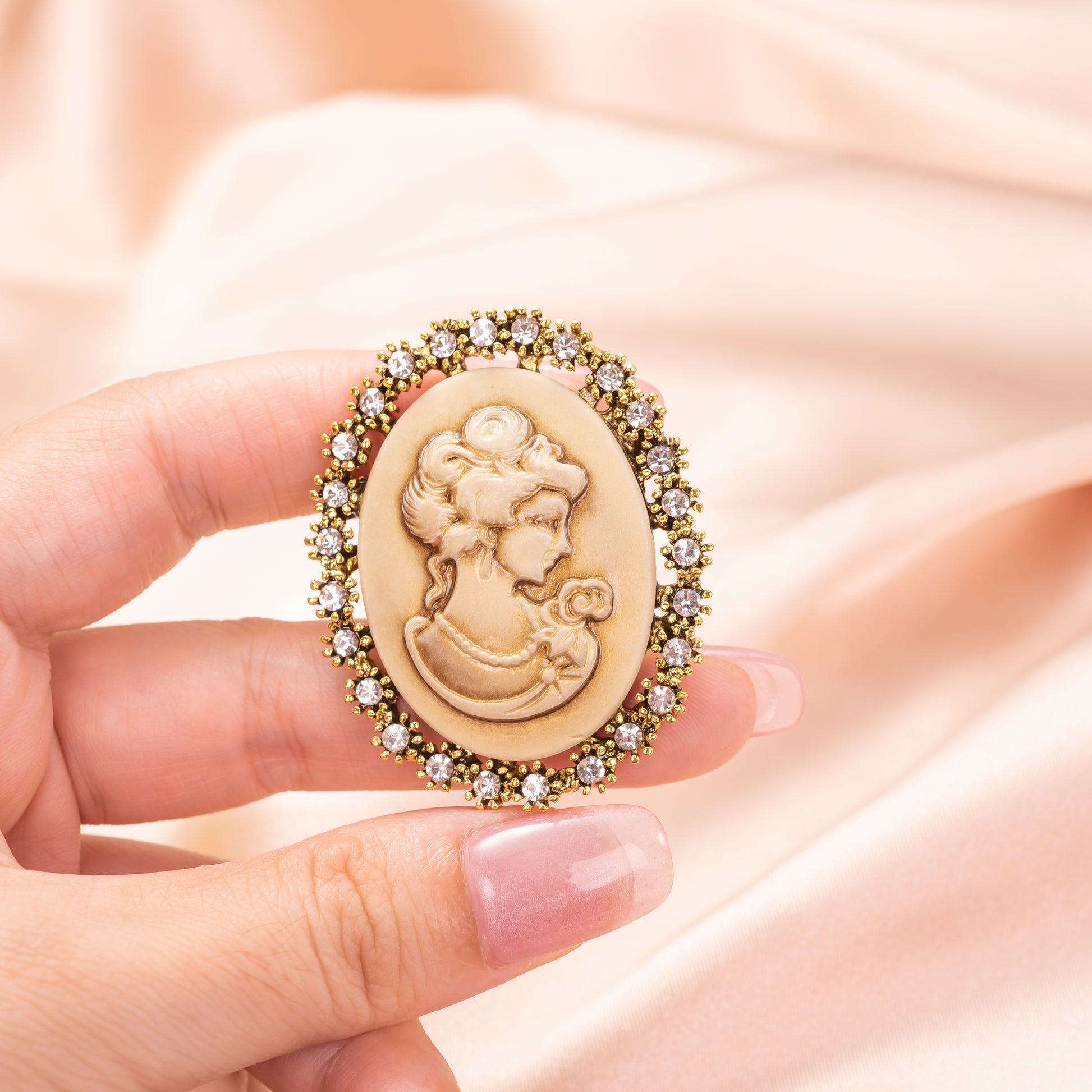 Victorian Style Vintage Cameo Brooch Pin Jewelry With Crystal-Stars and Vogue