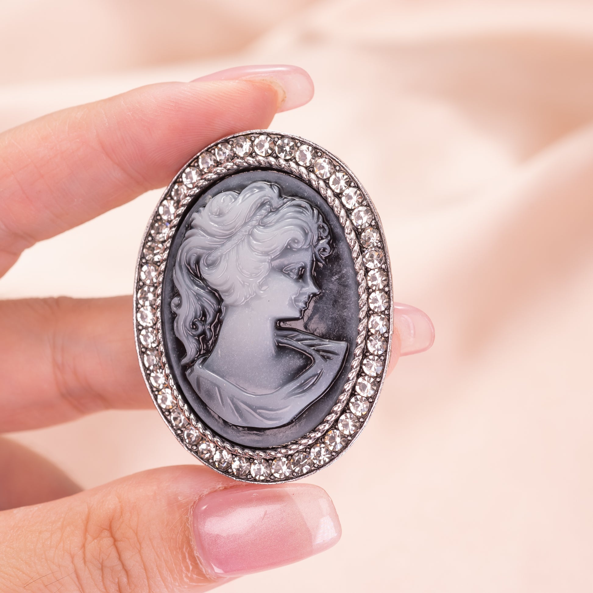 Victorian Style Vintage Grey Cameo Brooch Pin Jewelry With Crystal-Stars and Vogue