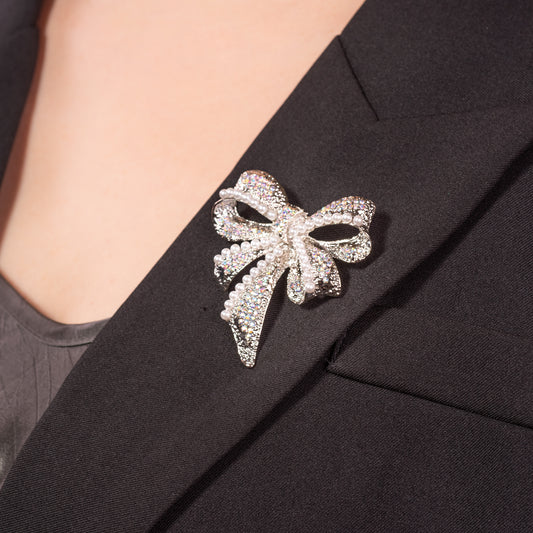 2-in-1 bow brooch and pendant necklace with pearl and crystals.