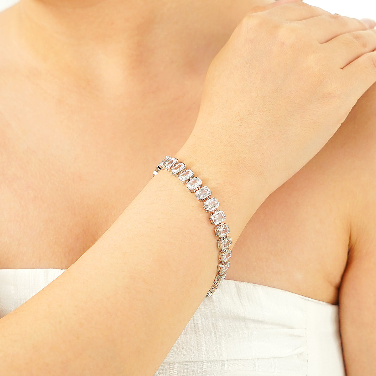 7-inch emerald-cut bezel-set tennis bracelet in silver plated brass with clear CZ stones