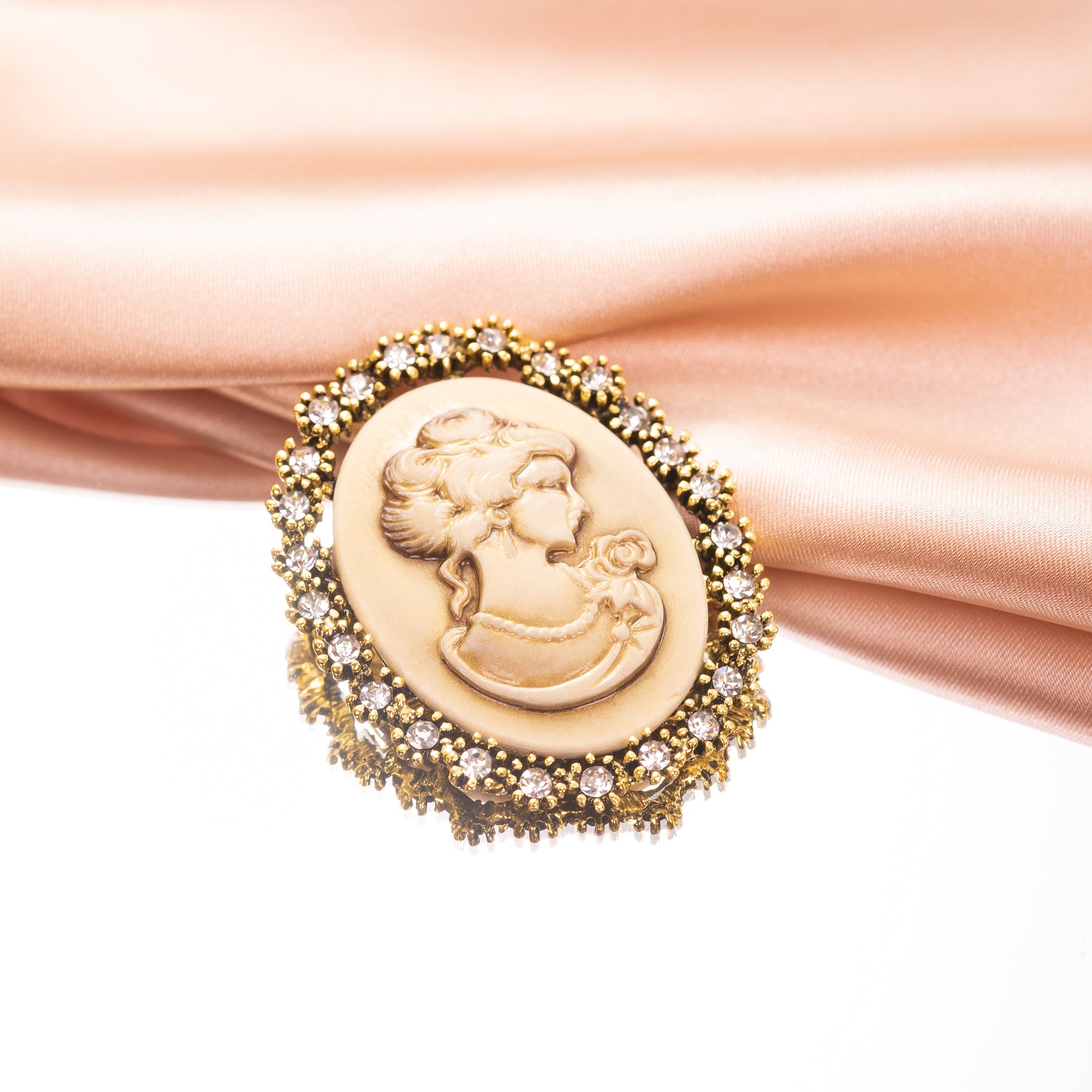Victorian Style Vintage Cameo Brooch Pin Jewelry With Crystal-Stars and Vogue