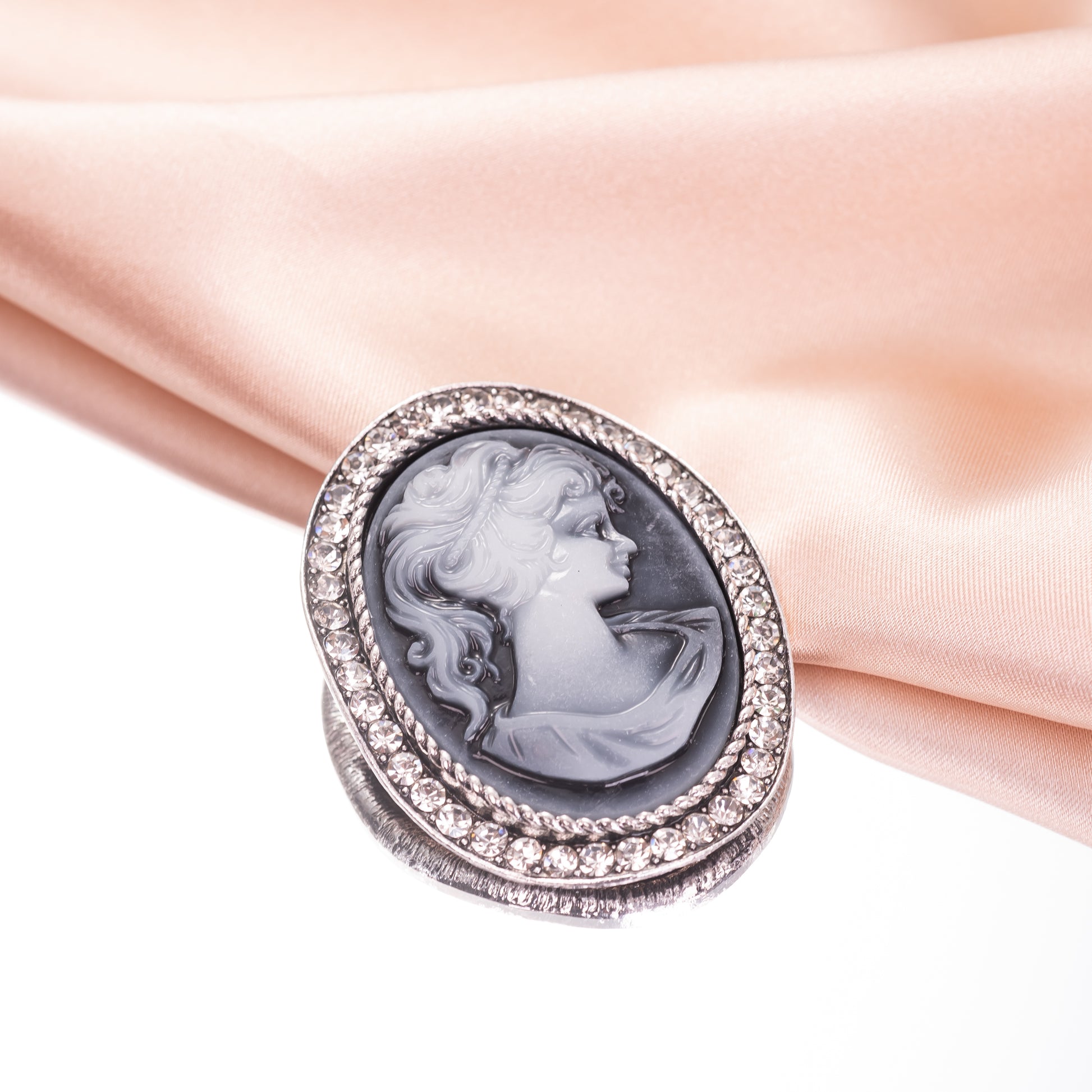Victorian Style Vintage Grey Cameo Brooch Pin Jewelry With Crystal-Stars and Vogue